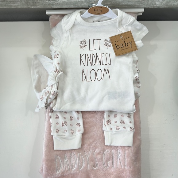 Rae Dunn Other - Rae Dunn onesie and plush blanket set